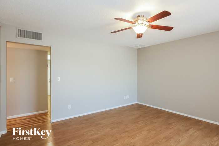 2333 E Sylvia St - Photo 3 of 16