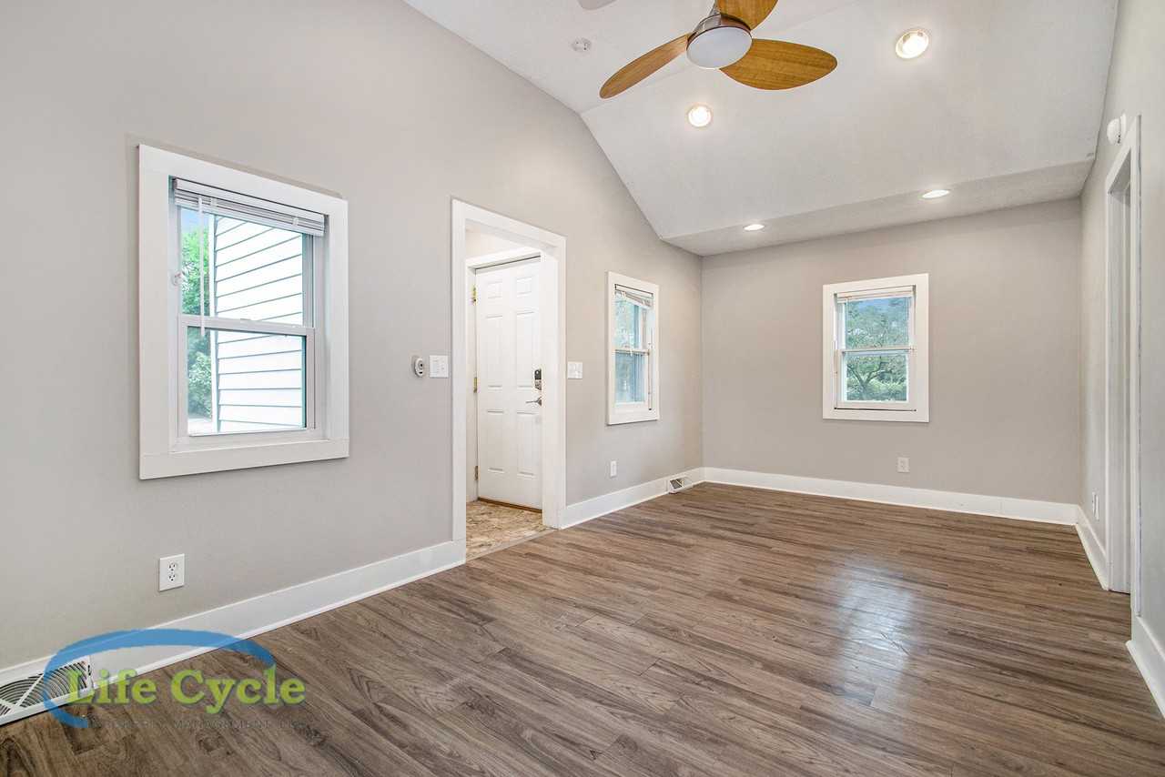 1310 Beechwood St Ne #1 - Photo 4 of 18