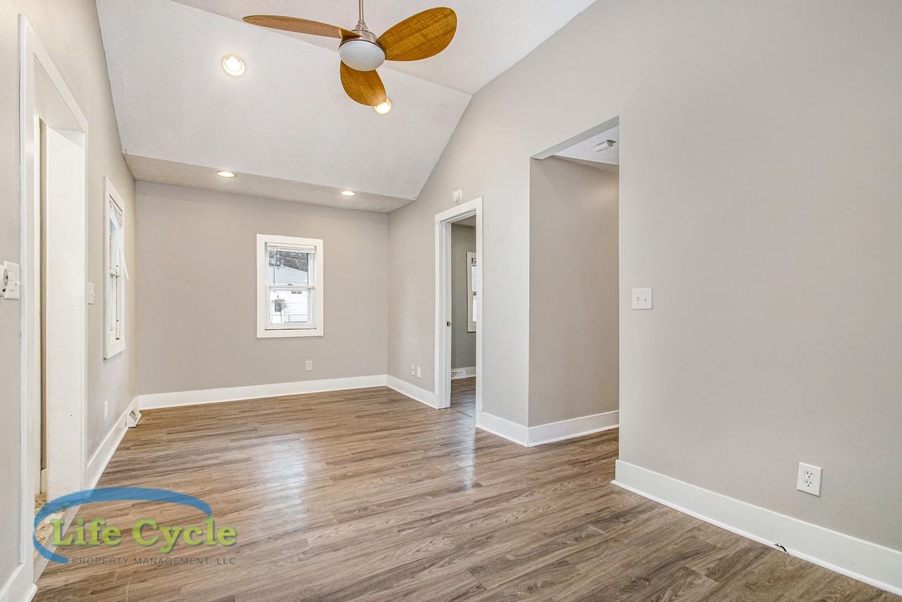 1310 Beechwood St Ne #1 - Photo 5 of 18