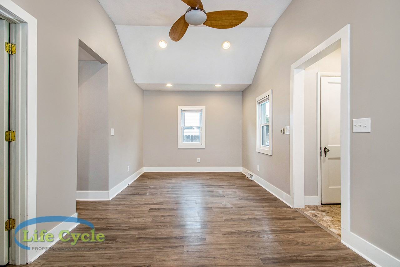 1310 Beechwood St Ne #1 - Photo 6 of 18