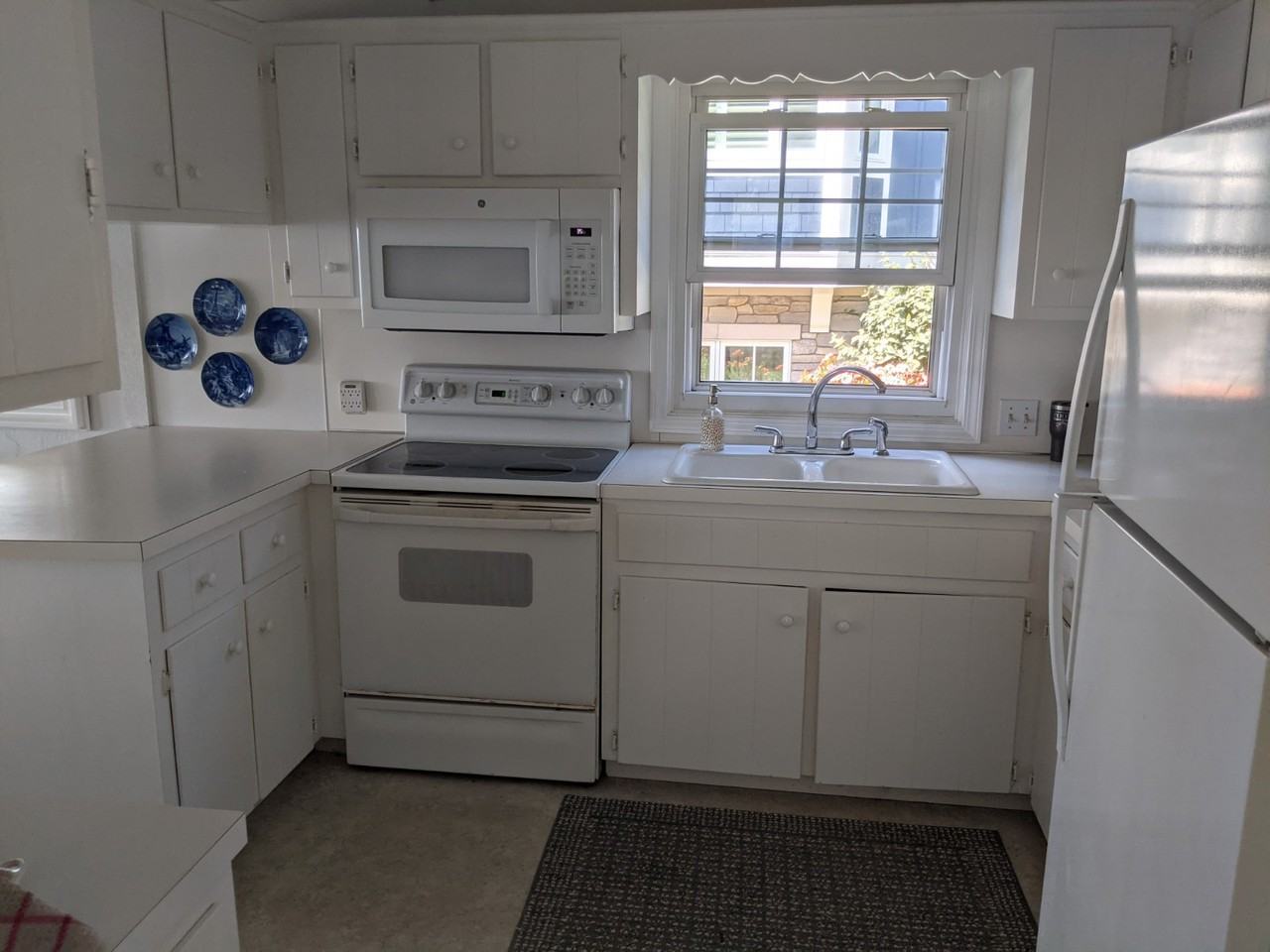 2421 Lakefront Dr #1 - Photo 4 of 23