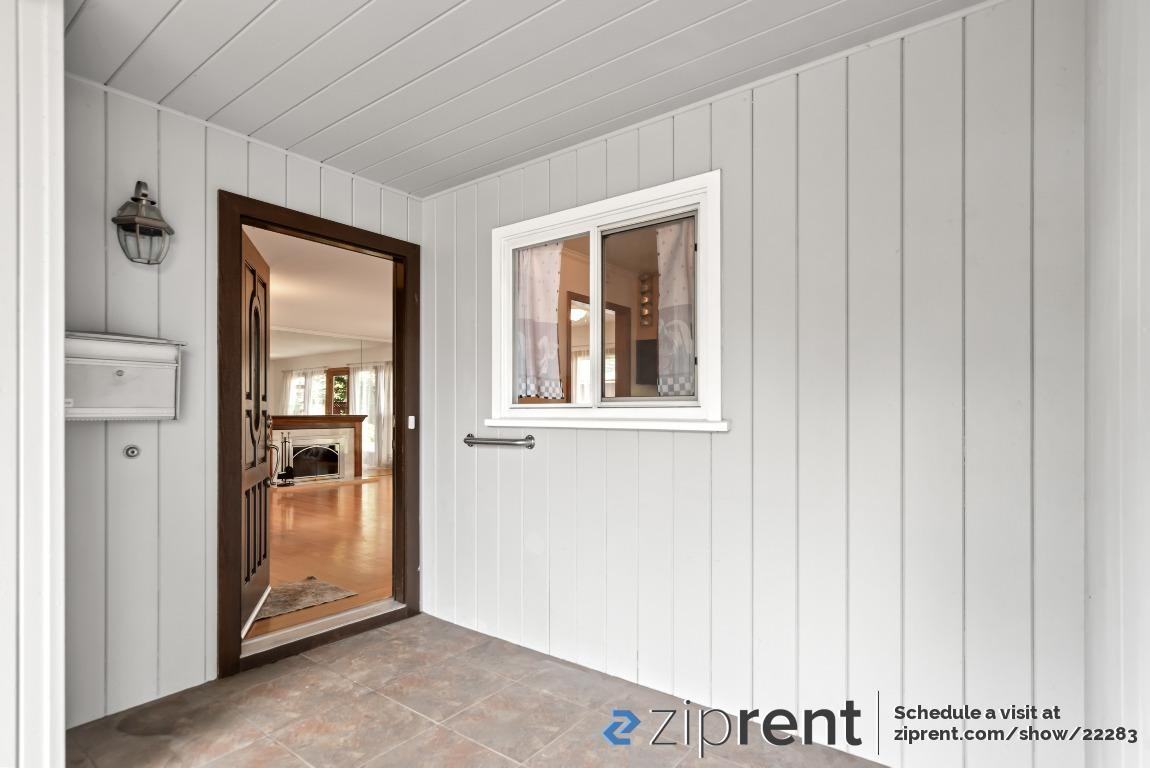 1201 Heatherstone Way - Photo 3 of 24