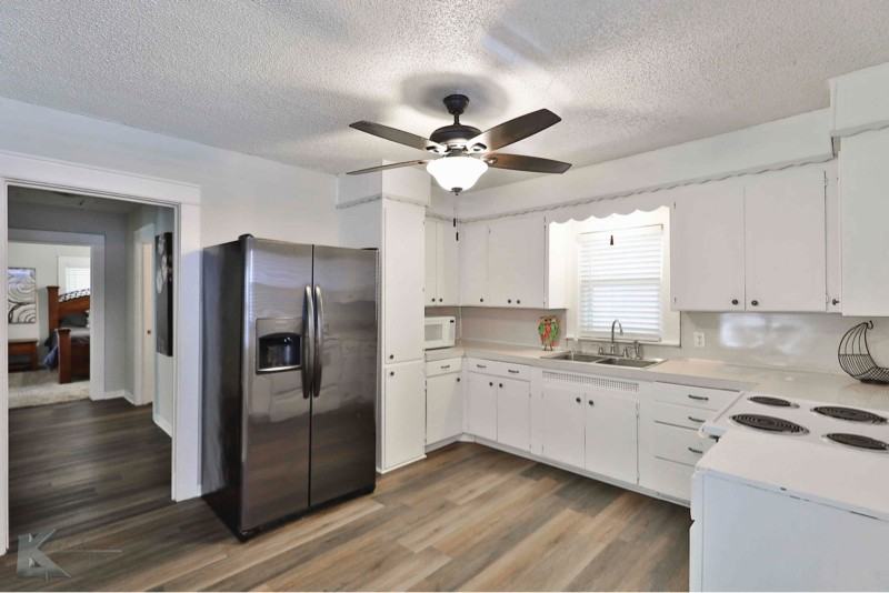 1982 Santos St - Photo 6 of 20