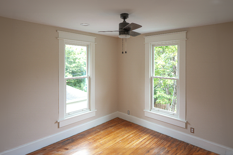 204 E Oakland Ave - Photo 2 of 10