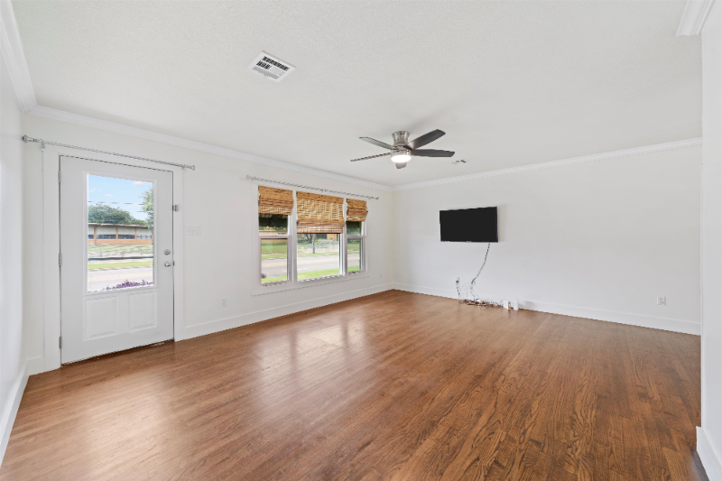 1113 N New Rd - Photo 5 of 12