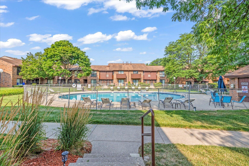 9033 N Park Plaza Ct - Photo 3 of 16