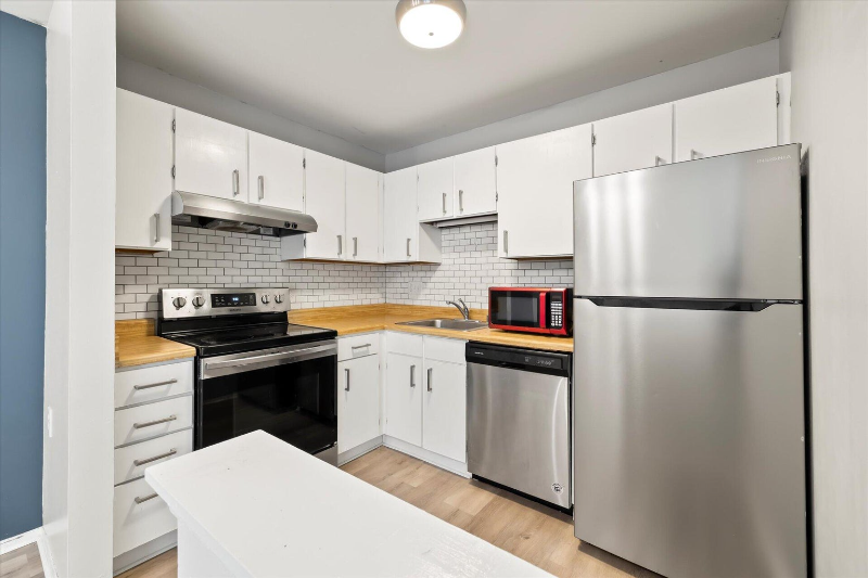 9033 N Park Plaza Ct - Photo 7 of 16