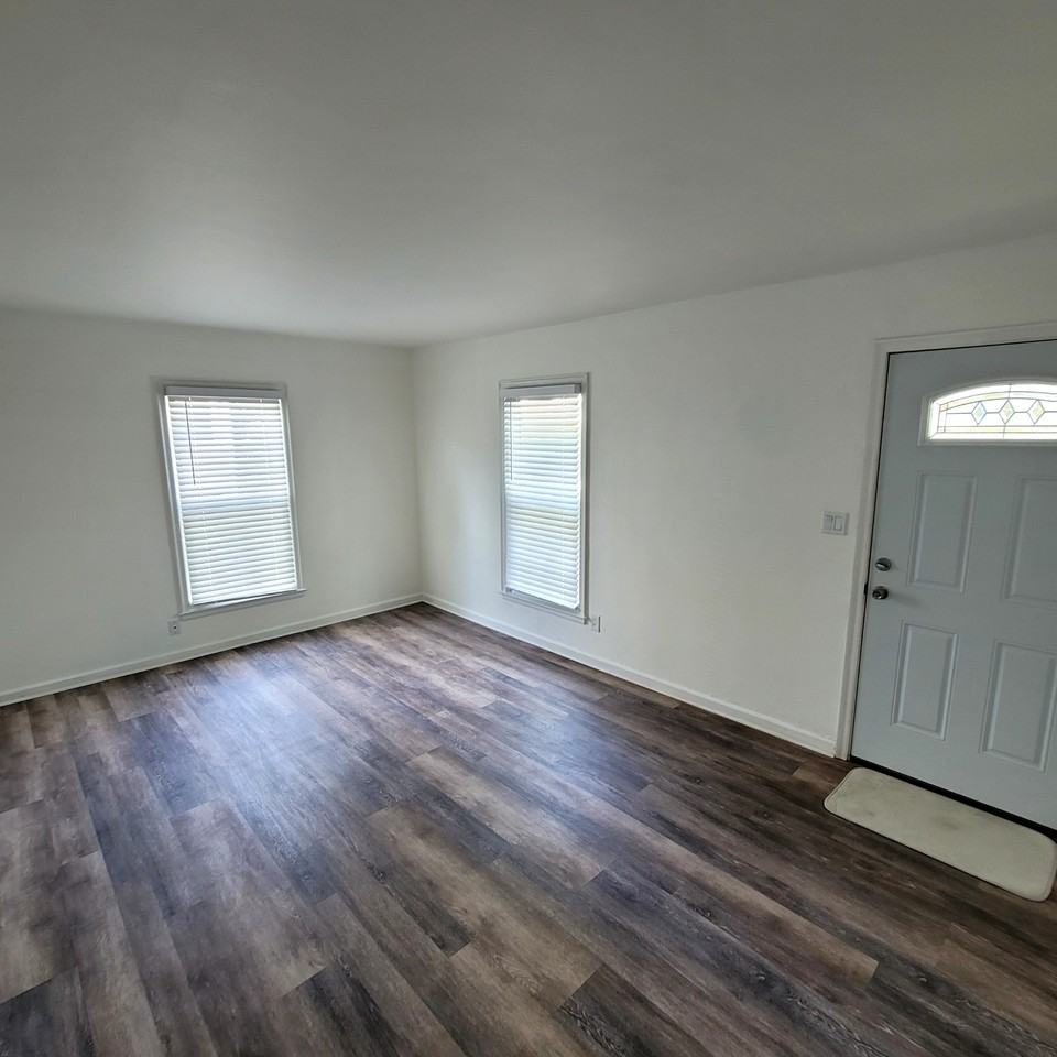 2542 23rd St #1 - Photo 7 of 12