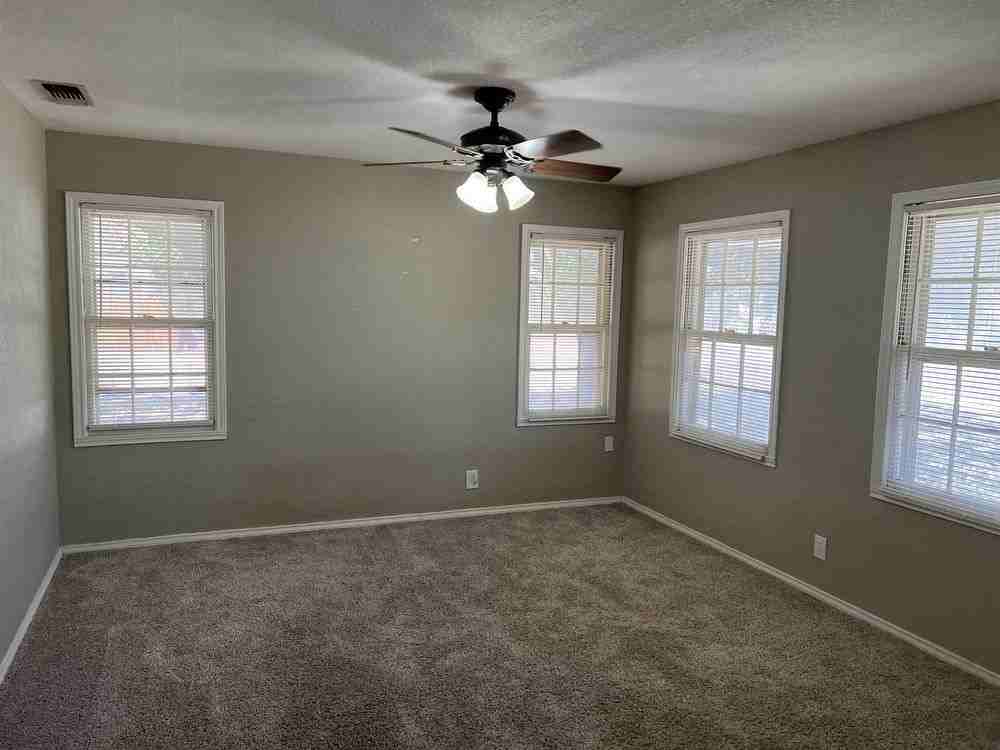 2519 35th St - Photo 2 of 32