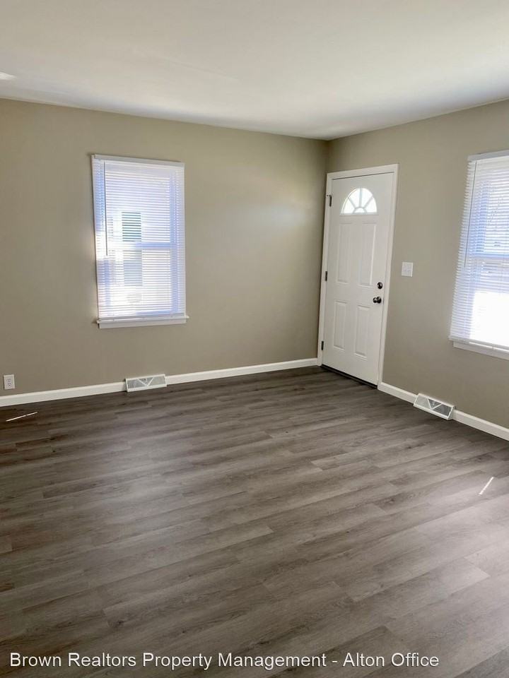 211 W County Rd - Photo 2 of 7