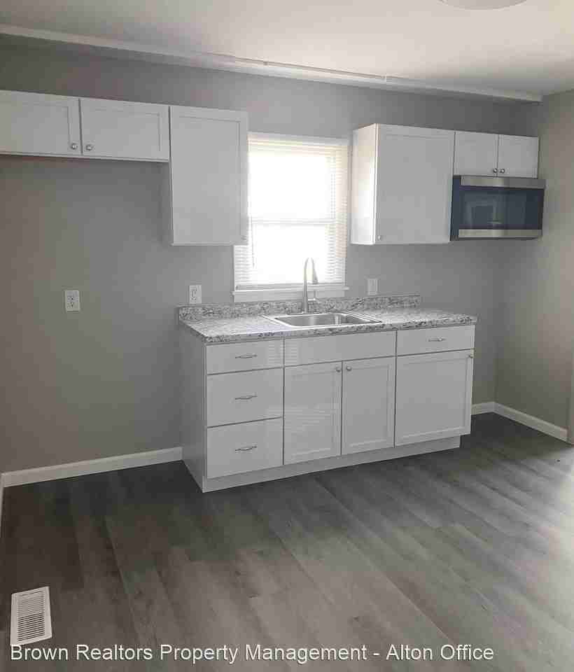 211 W County Rd - Photo 3 of 7