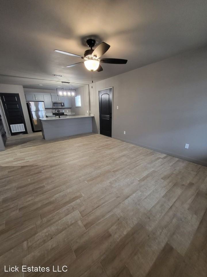 1407 N Albert Pike Ave - Photo 2 of 4