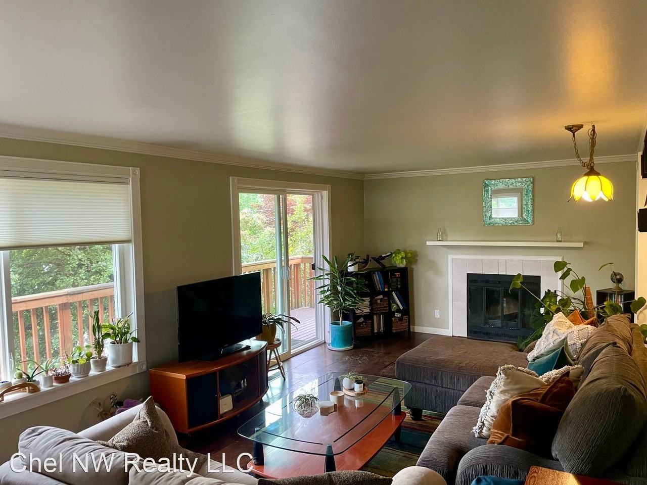 5008 Puget Blvd Sw - Photo 2 of 18