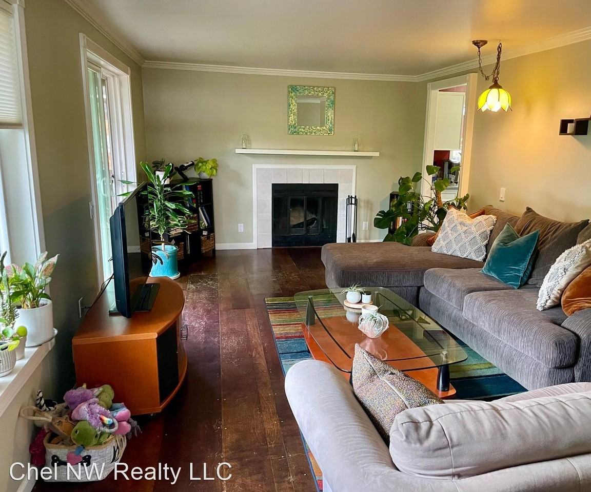 5008 Puget Blvd Sw - Photo 3 of 18