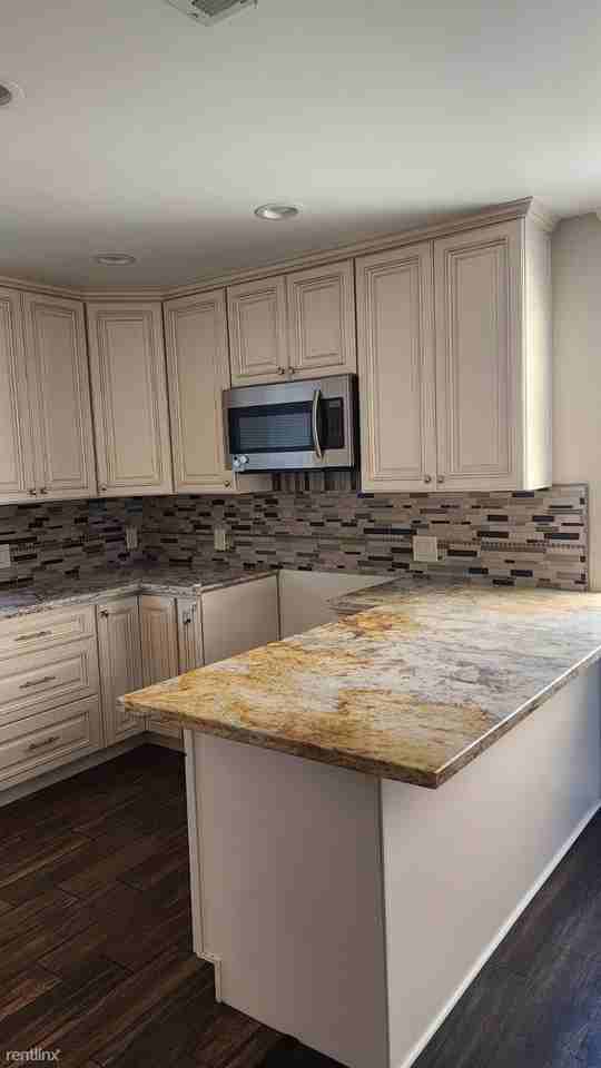 9524 Friendship Ave - Photo 3 of 9