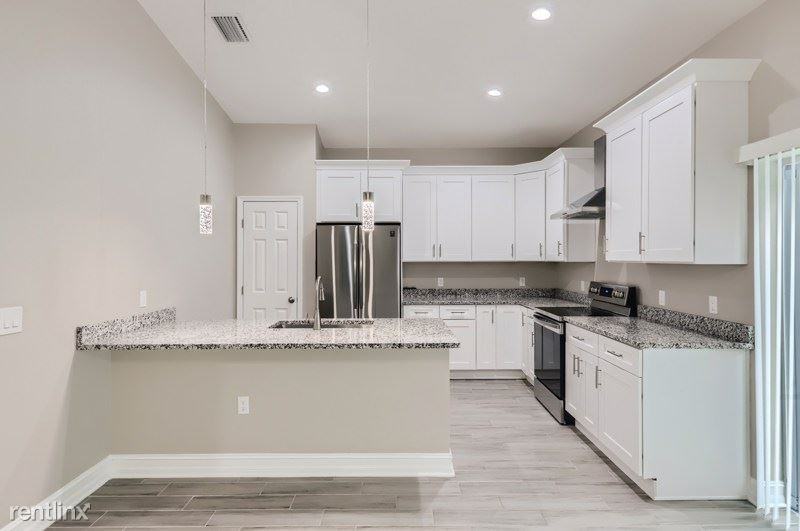 1005 E 108th Ave - Photo 2 of 12