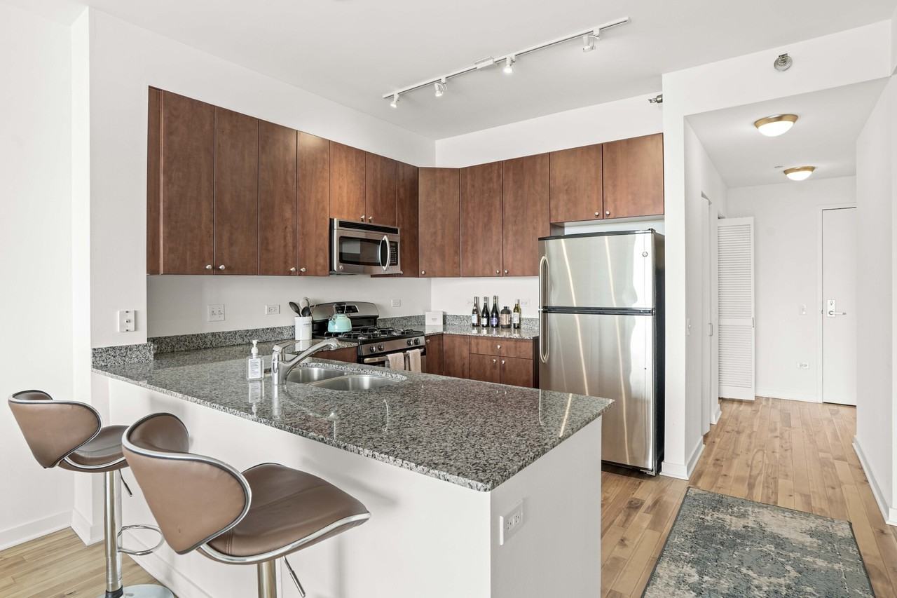 730 S Clark St #1-1-5DEN - Photo 2 of 19