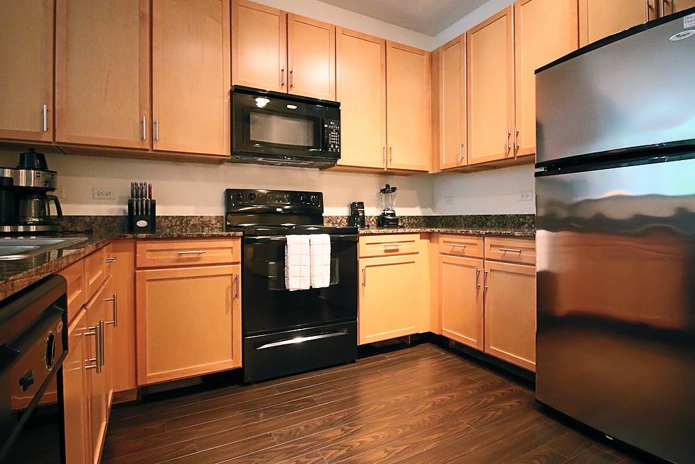 900 S Clark St - Photo 4 of 26