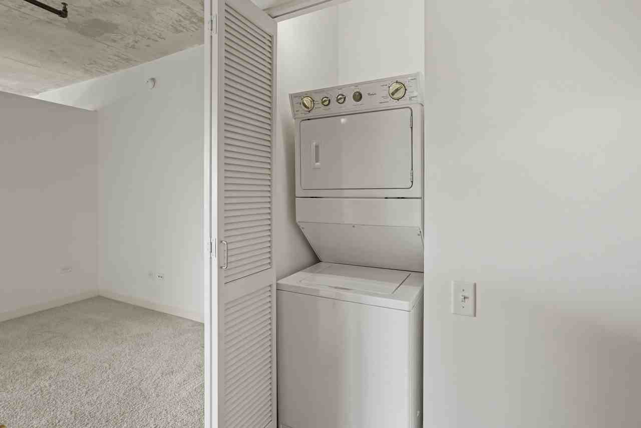 900 S Clark St - Photo 4 of 29