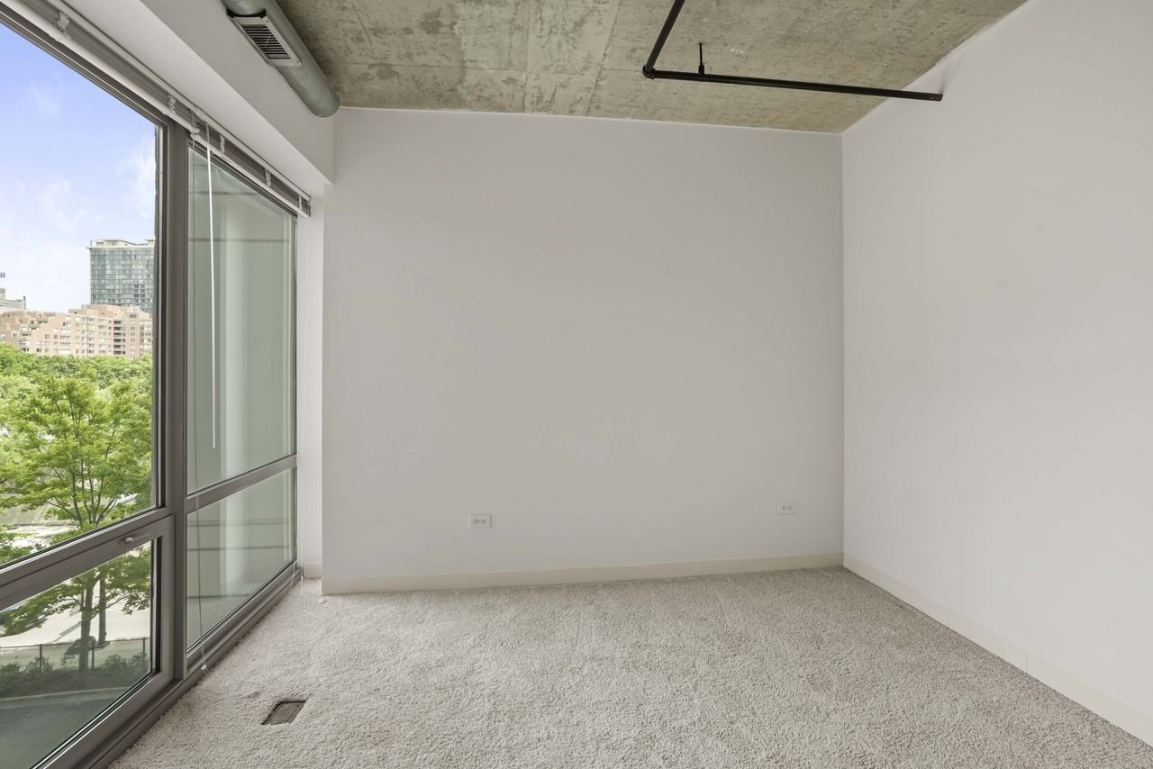 900 S Clark St - Photo 7 of 29