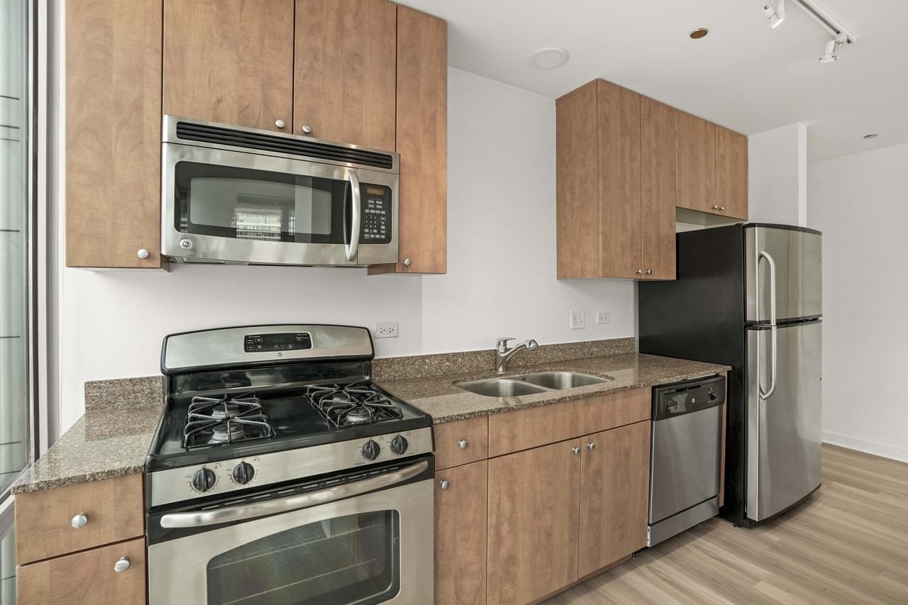 730 S Clark St #2-2 - Photo 3 of 25