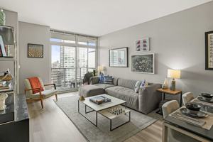 featured image of 730 S Clark St #1-1