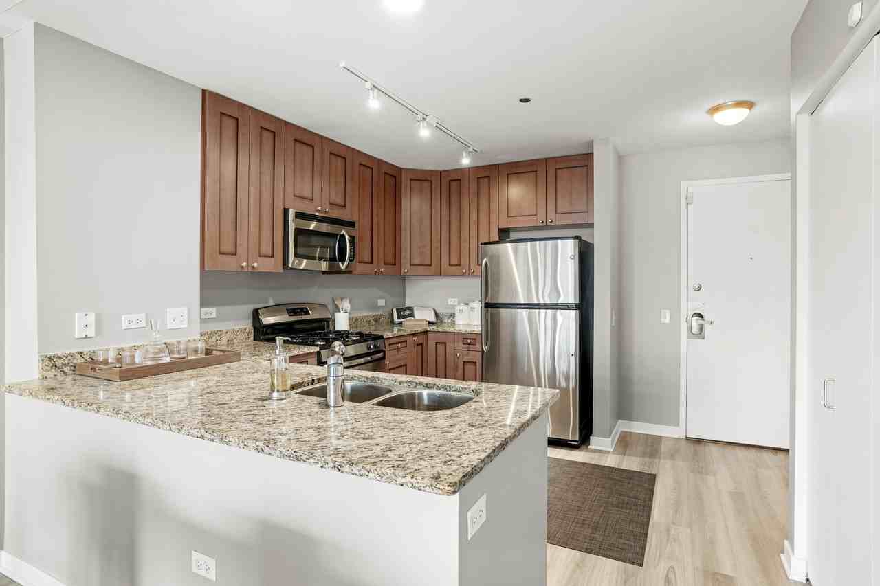 730 S Clark St #1-1 - Photo 4 of 19