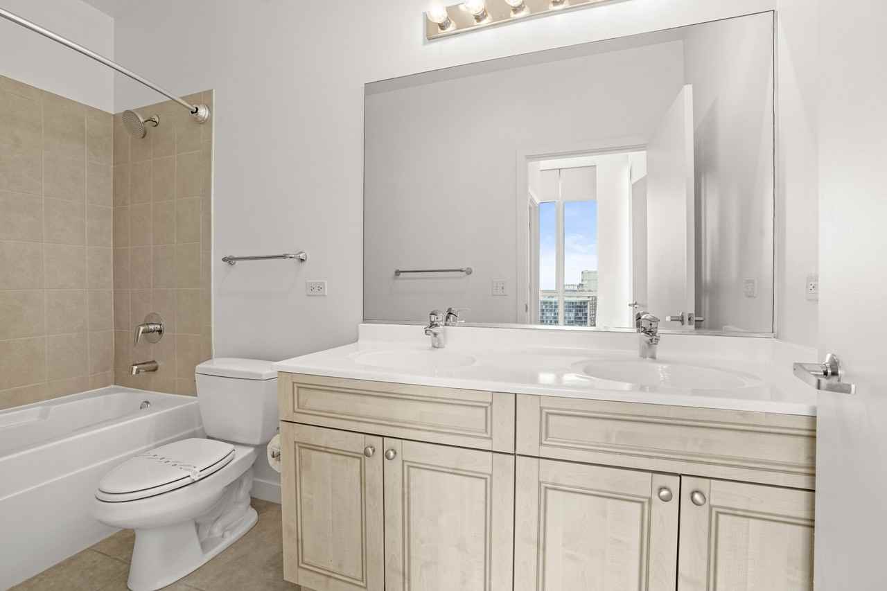 730 S Clark St #2-3DENPH - Photo 5 of 20