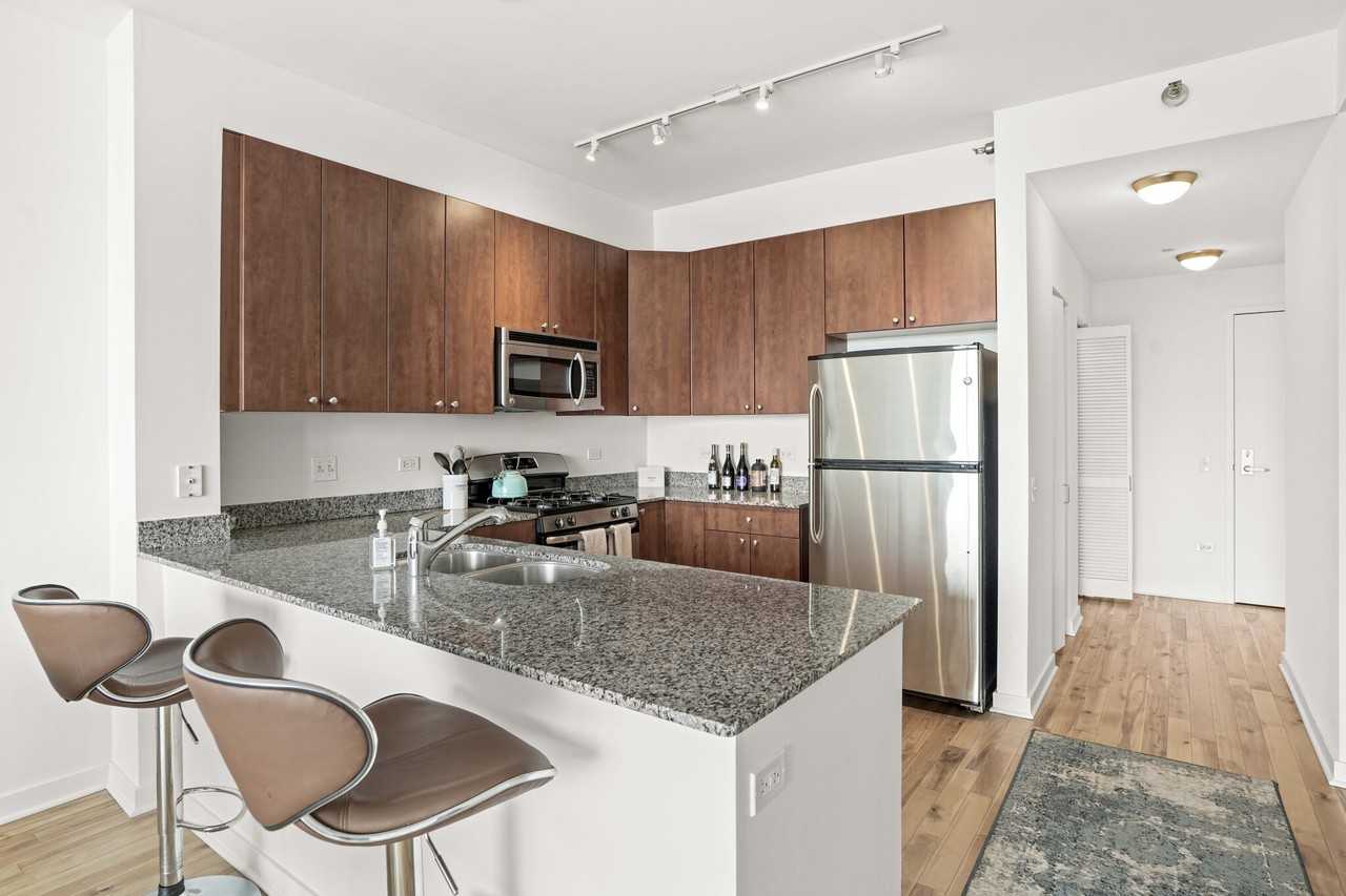 730 S Clark St #1-1-5 - Photo 5 of 24