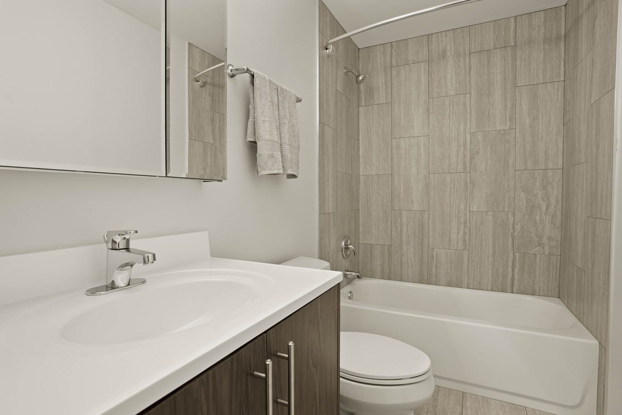 182 W Lake St - Photo 5 of 20