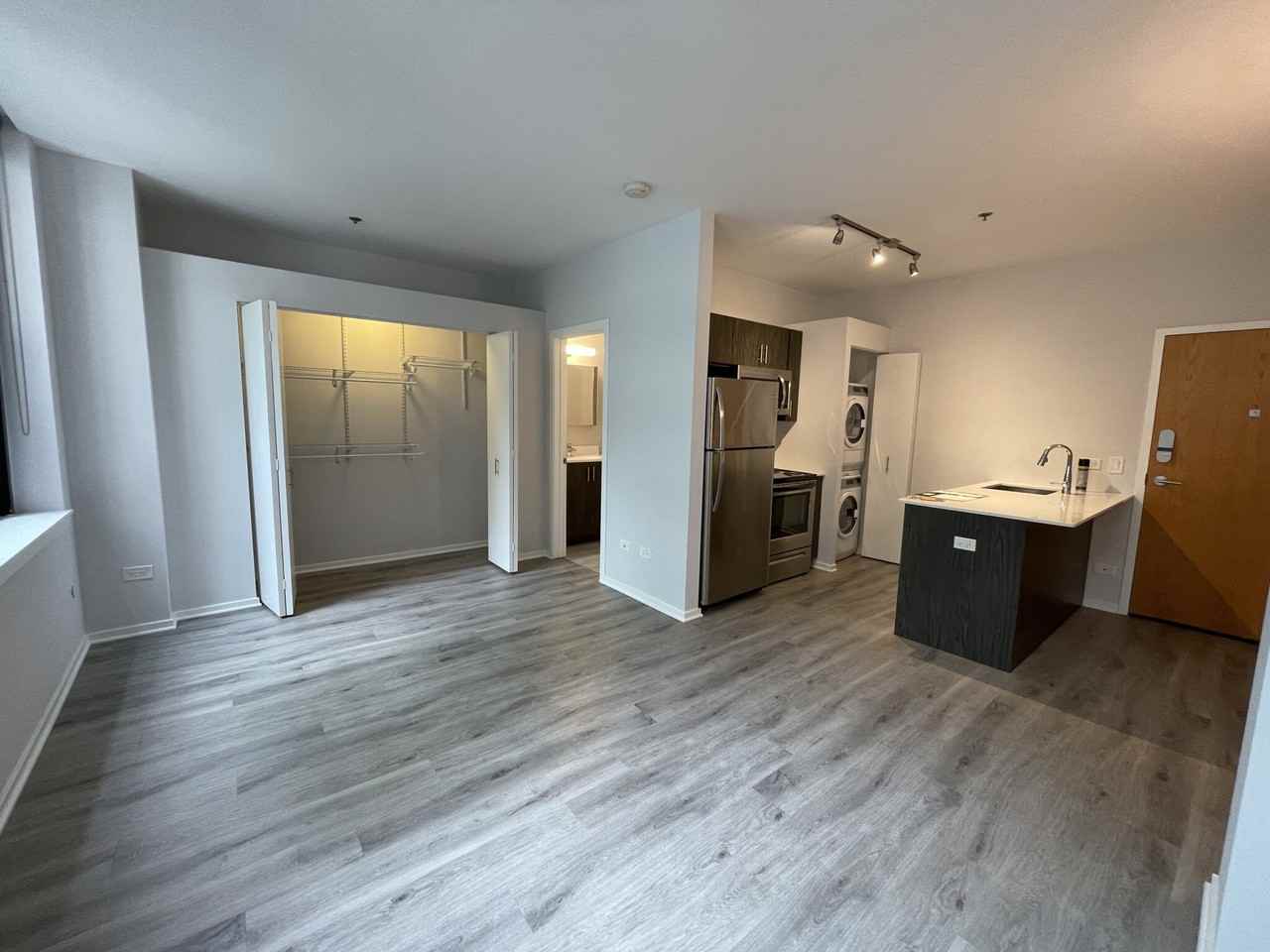 182 W Lake St - Photo 7 of 20