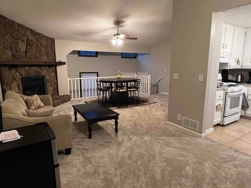 4053 Maxanne Dr Nw - Photo 4 of 10