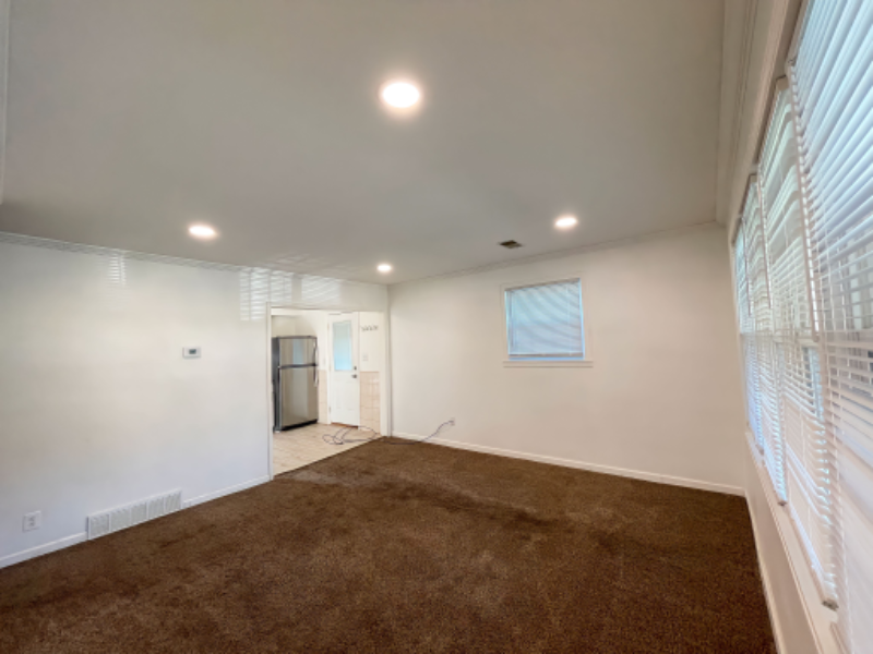 27135 Groveland St - Photo 2 of 20