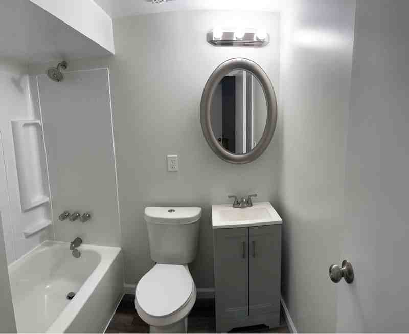 1312 Kosciuszko Ave - Photo 3 of 8