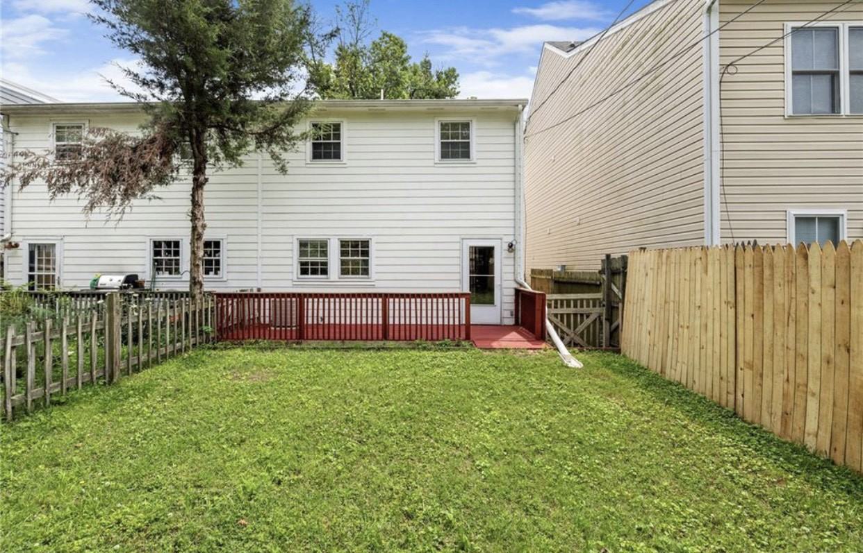 414 South Laurel Street - Photo 3 of 11