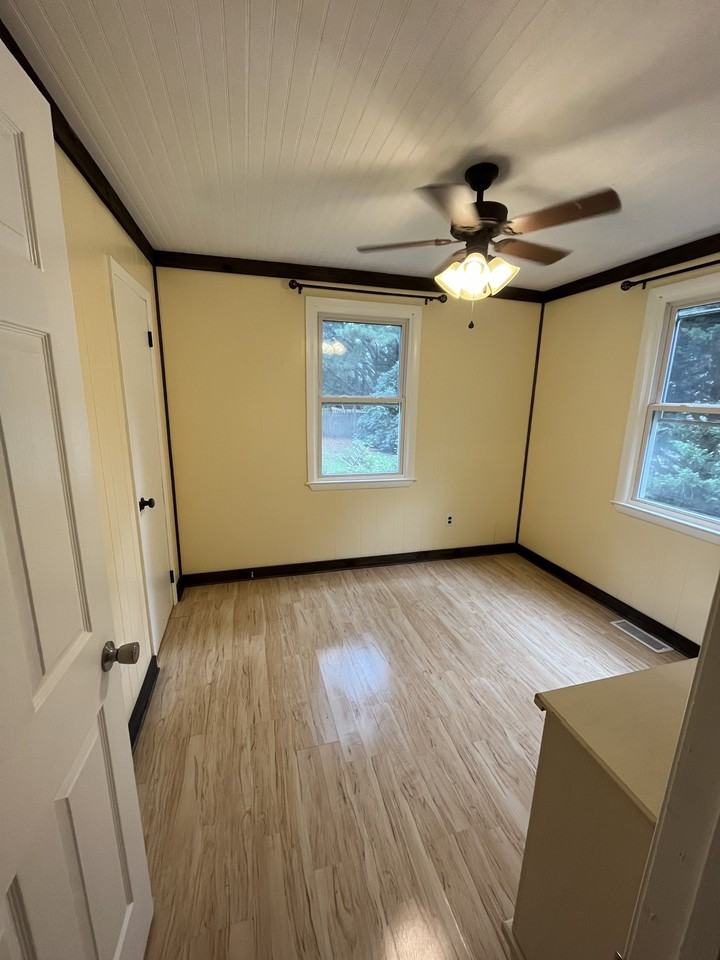 216 W Barnes St #NA - Photo 2 of 6