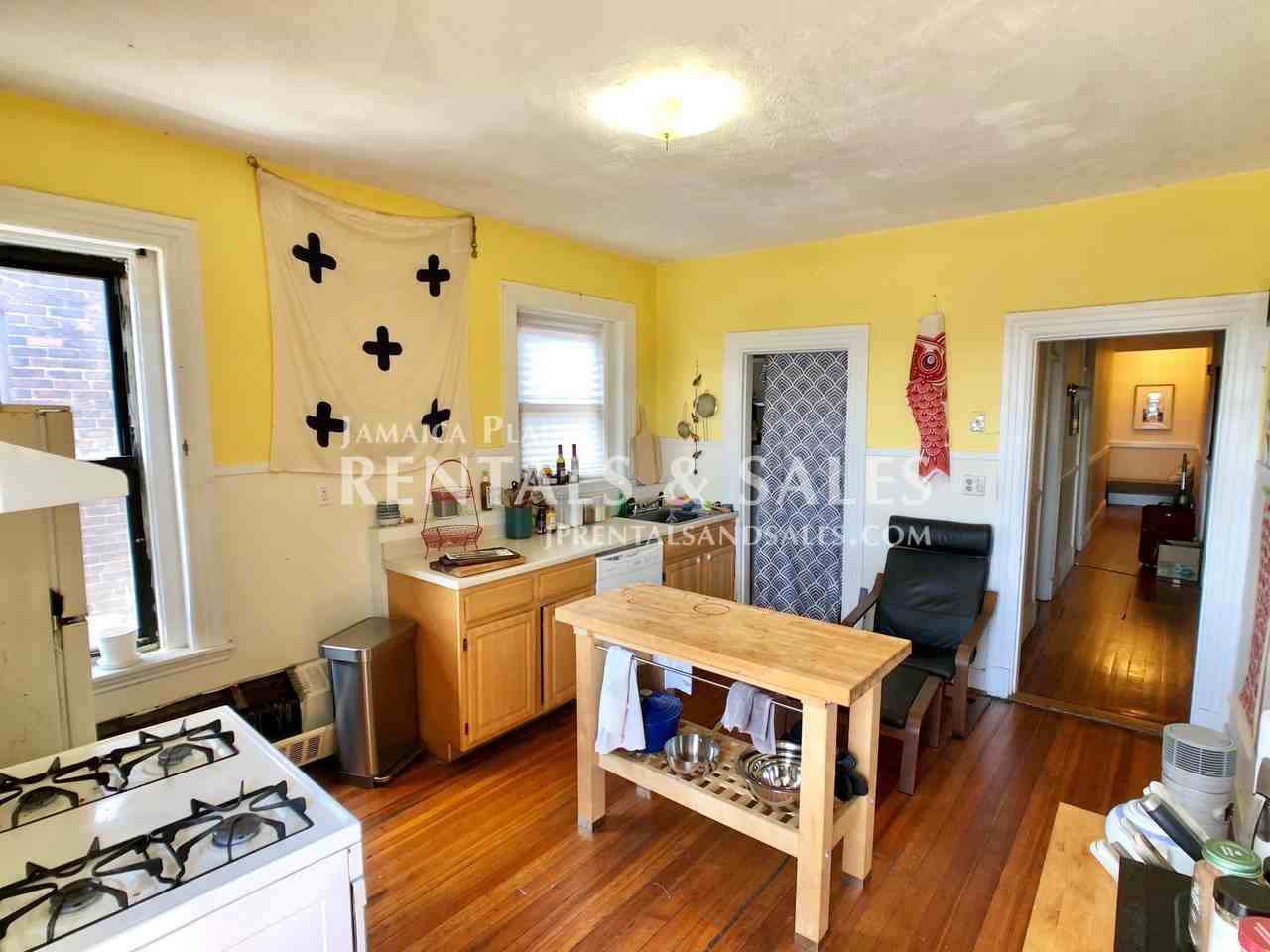 5 Glen Rd #402 - Photo 2 of 11