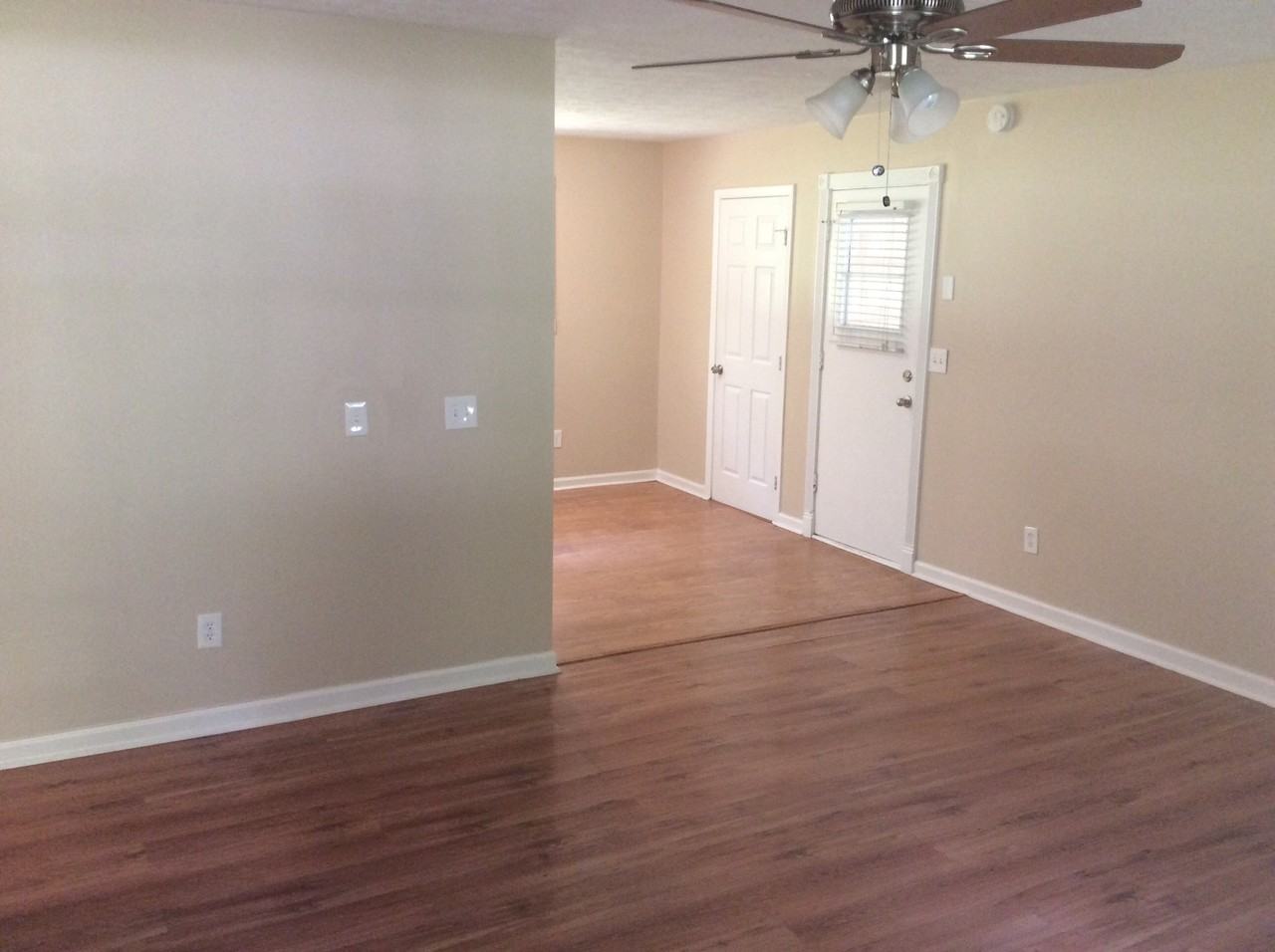 3229 Robin Hood Ln - Photo 3 of 6