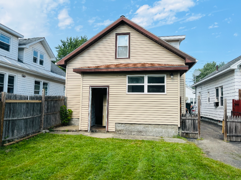 125 Lark St - Photo 2 of 20