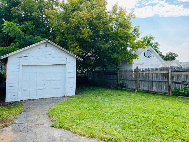 125 Lark St - Photo 3 of 20