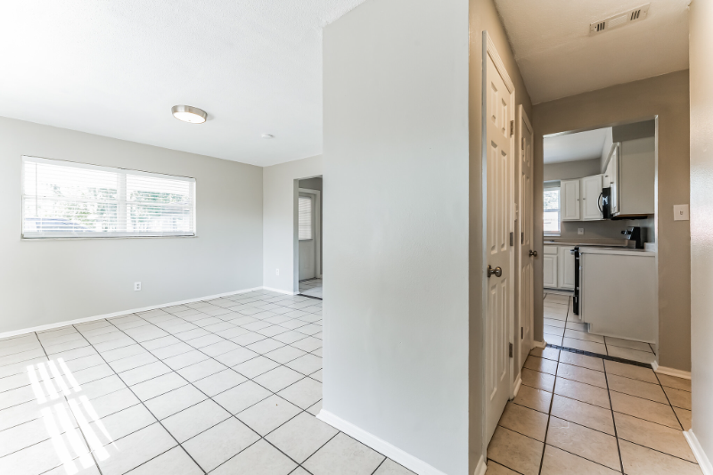 607 Clayton Cir - Photo 3 of 26