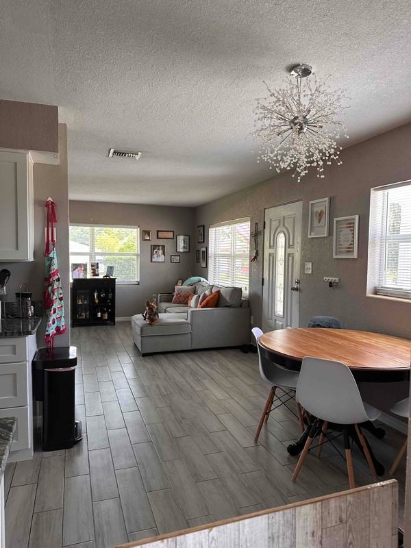 101 Lake Sears Dr - Photo 3 of 19