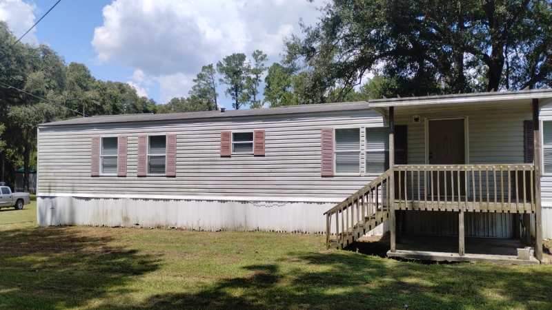 143 Se Laurence Ct - Photo 2 of 22