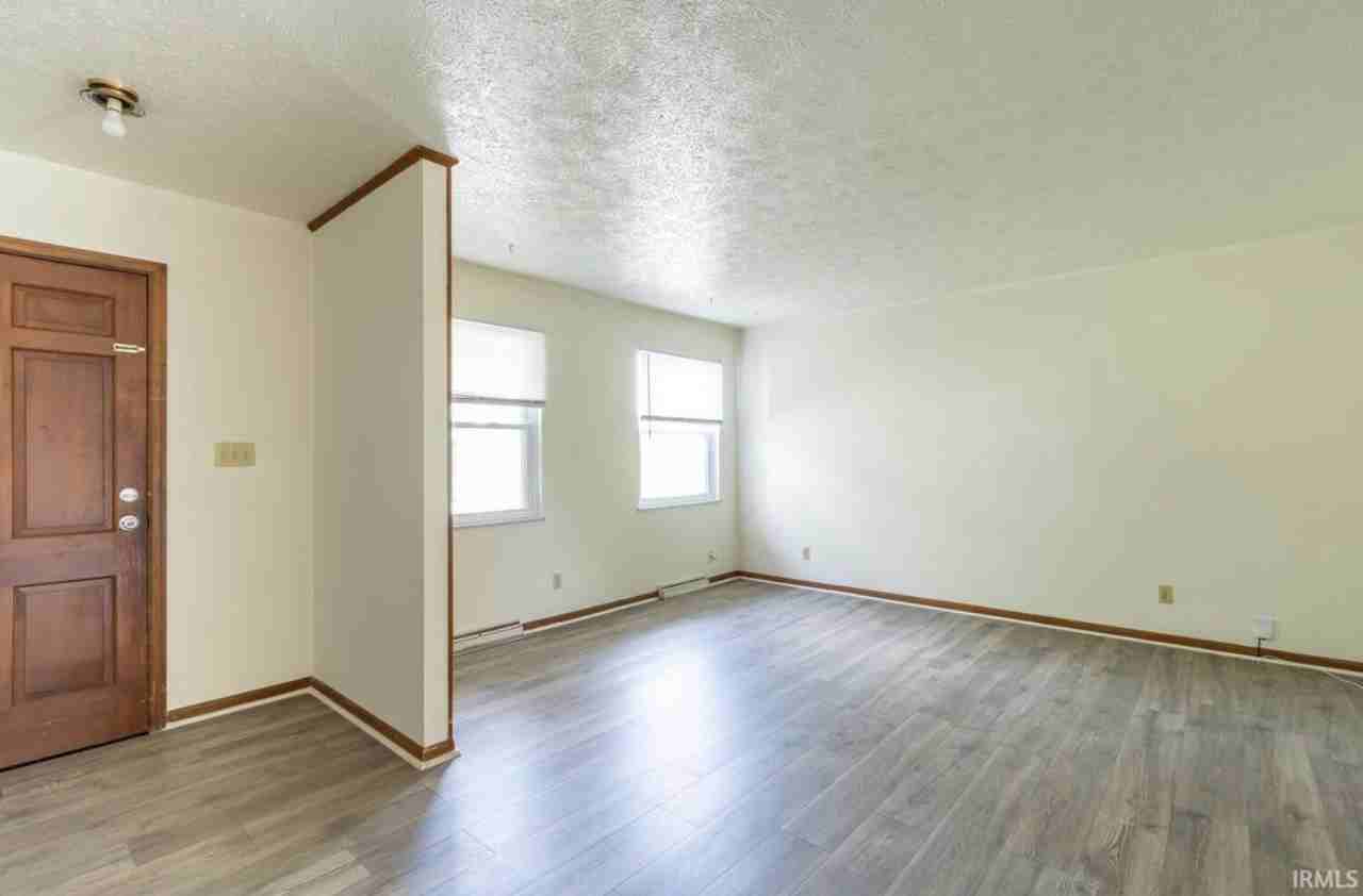 601 N Smith Rd #1 - Photo 2 of 18