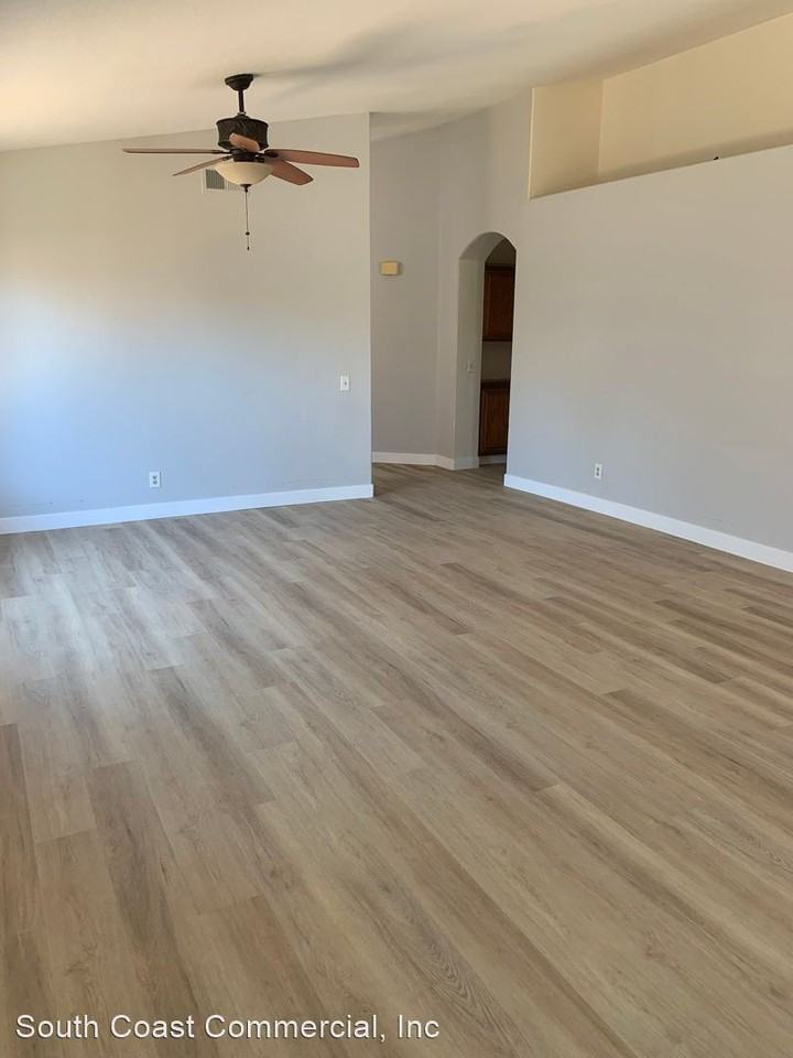 1261 Ronda Ave - Photo 2 of 10