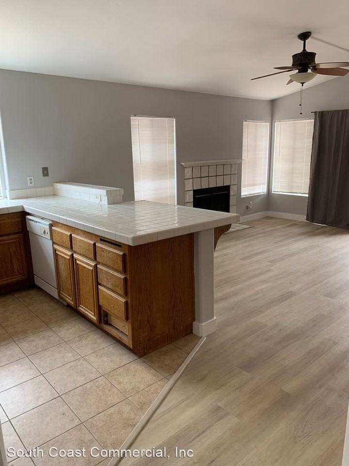 1261 Ronda Ave - Photo 3 of 10