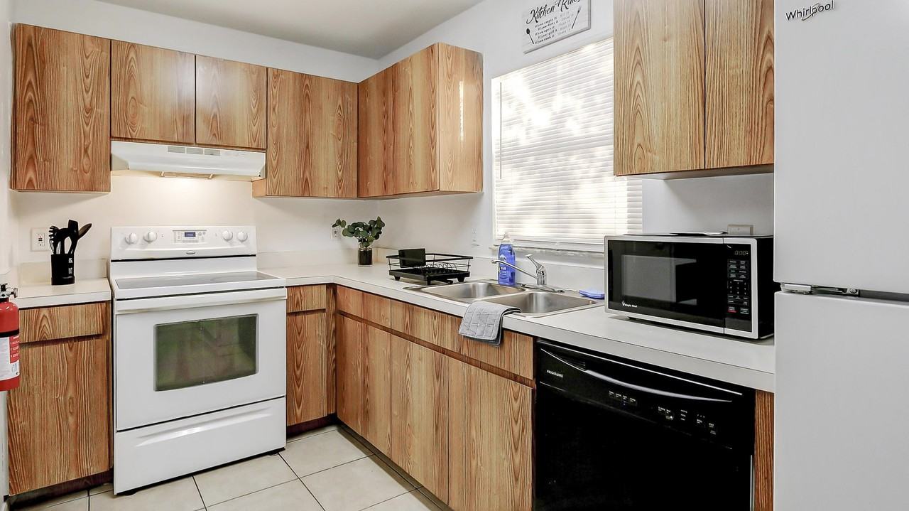 N 10th St - Photo 5 of 17