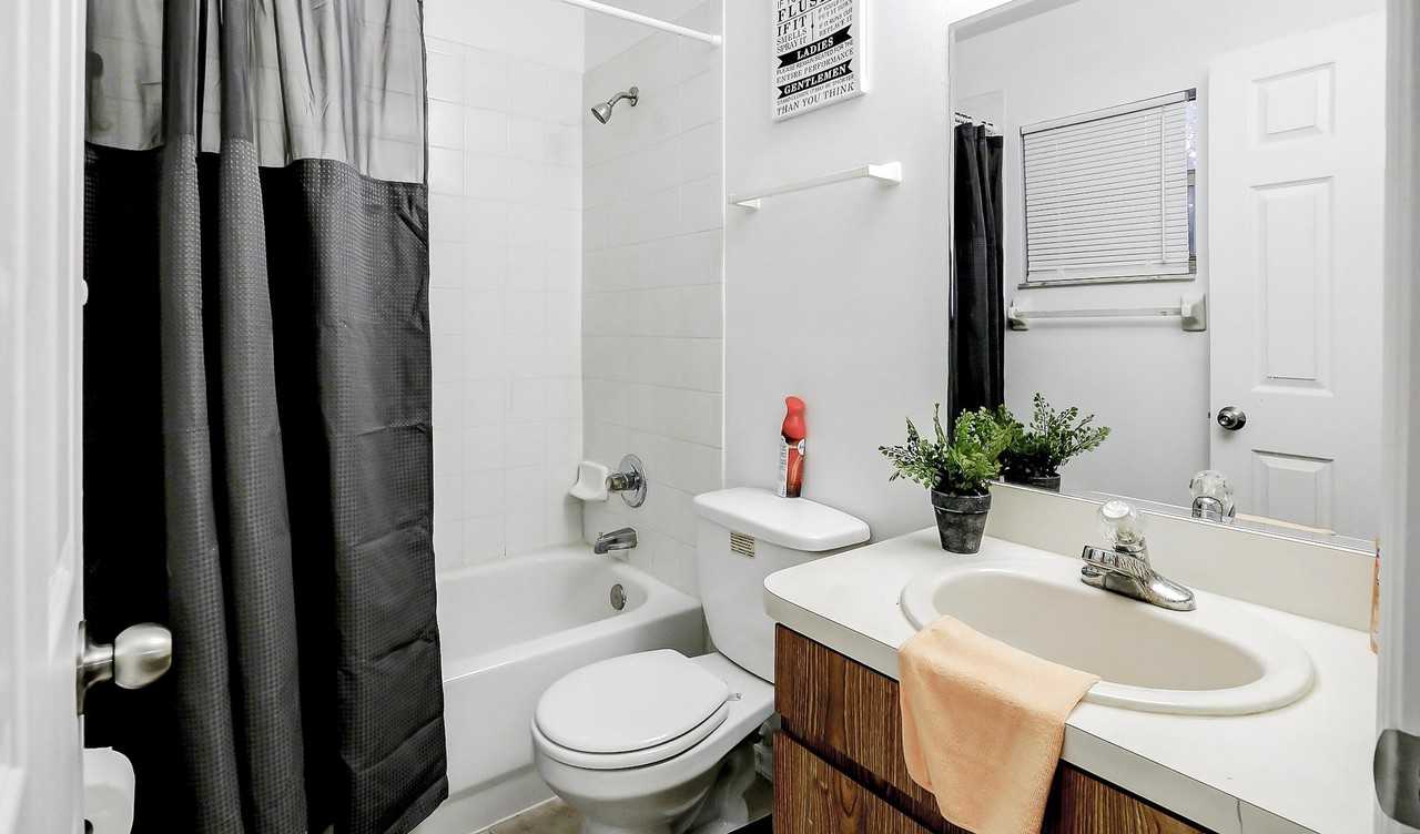 N 10th St - Photo 4 of 17