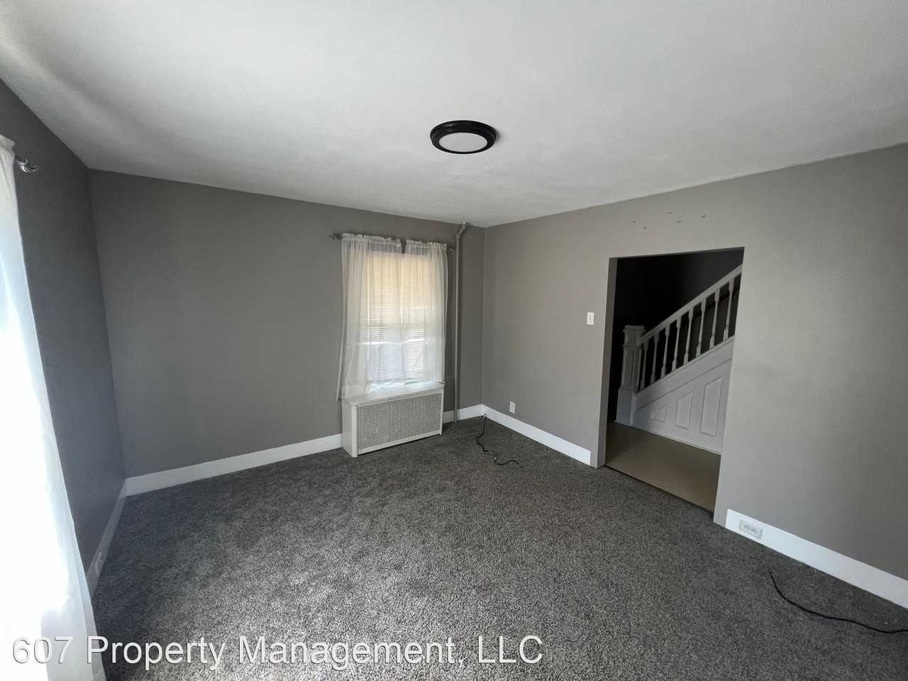 126 Oak Hill Ave - Photo 3 of 8