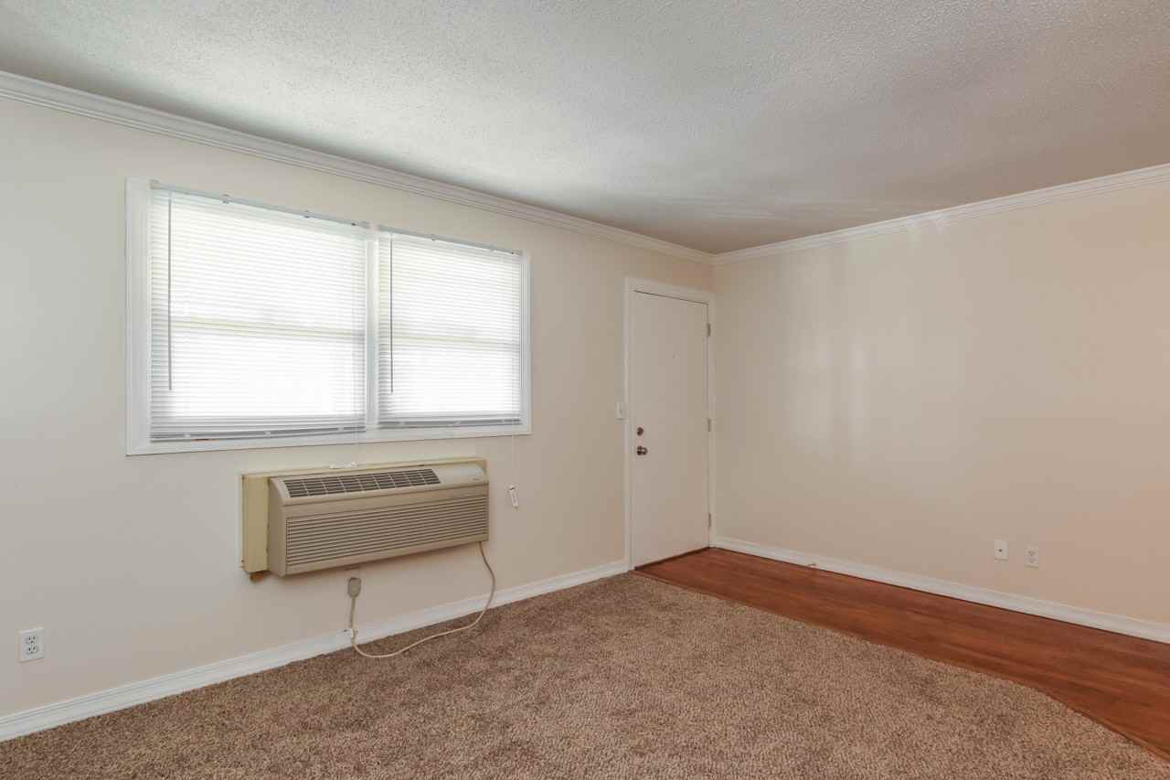 520 E Park St - Photo 2 of 7